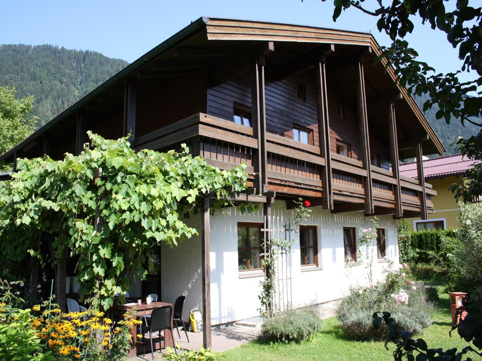 Quaint Mansion Near Ski Bus In Goldegg Dış mekan fotoğraf